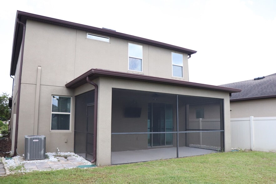 Building Photo - 5239 Fallen Leaf Dr