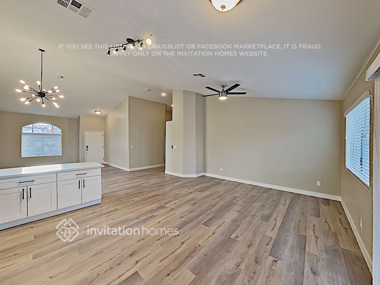 Building Photo - 532 Viva Serenade Way