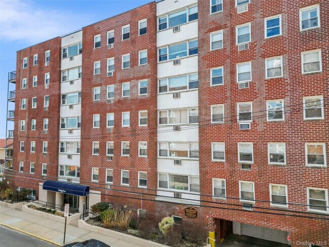 Building Photo - 750 Shore Rd