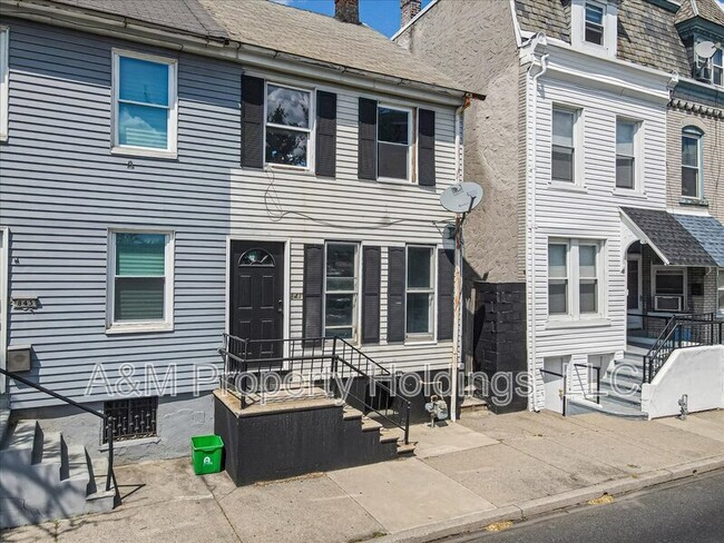 Building Photo - 841 Jackson St