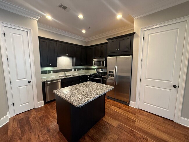 Building Photo - 4120 Ridgefield Dr