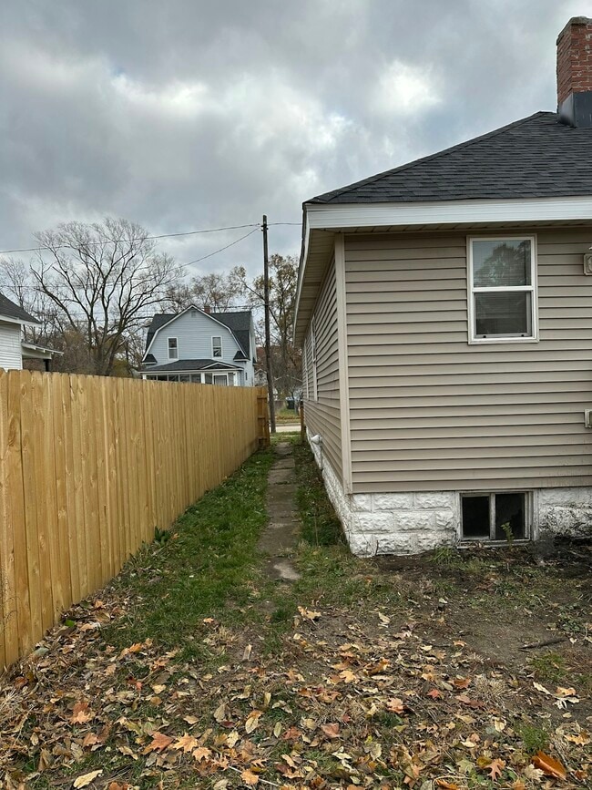 Building Photo - 1767 Pine St