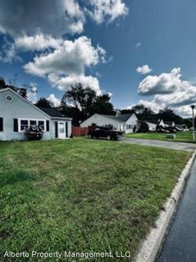 Building Photo - 2 br, 1.5 bath House - 2505 Lexington Ct.