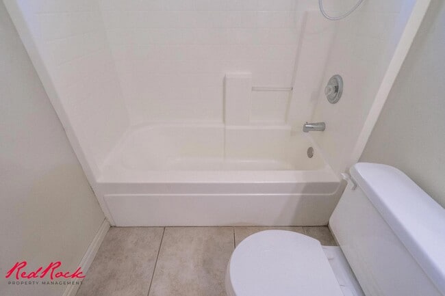 Building Photo - Fresh Carpet! Spacious 5-Bedroom Townhome