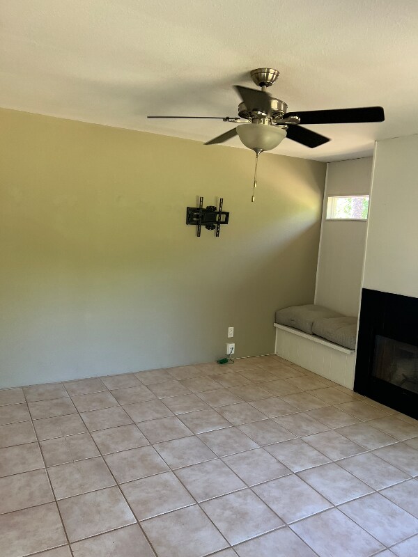 Building Photo - 2134 Valley View Blvd
