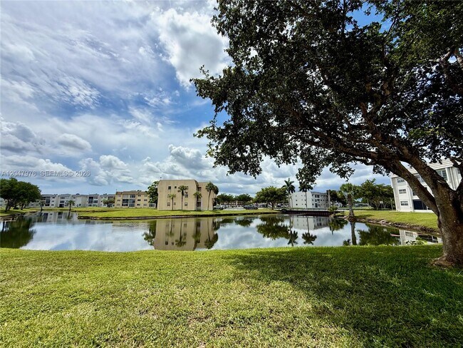 Building Photo - 8600 Sunrise Lakes Blvd