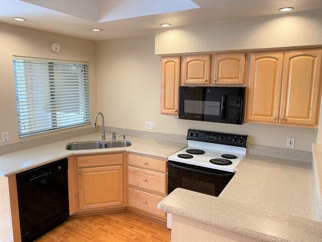 Building Photo - 101 N 7th St Unit 173, Phoenix, AZ 85034