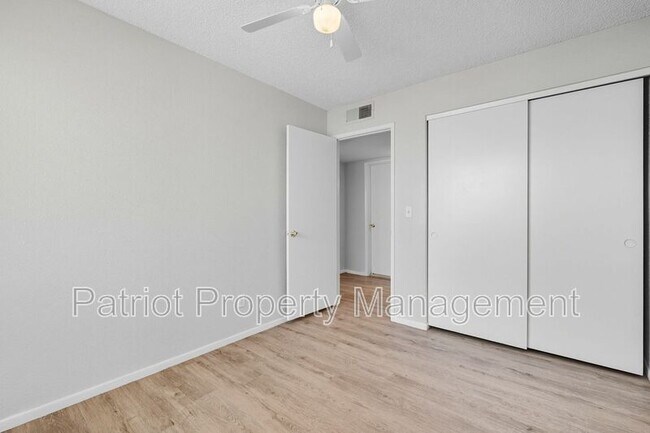 Building Photo - 815 W Westchester Ave