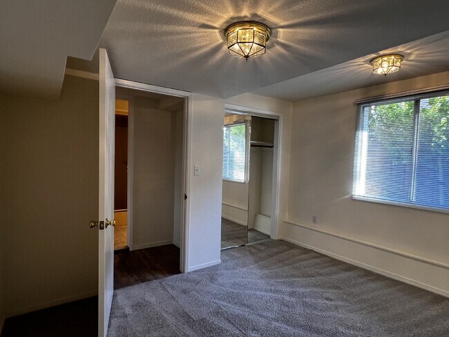 Building Photo - Bright and Spacious 5 Bedroom Home in San Anselmo