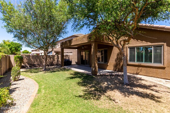 Building Photo - 2731 W Cottonwood Ln