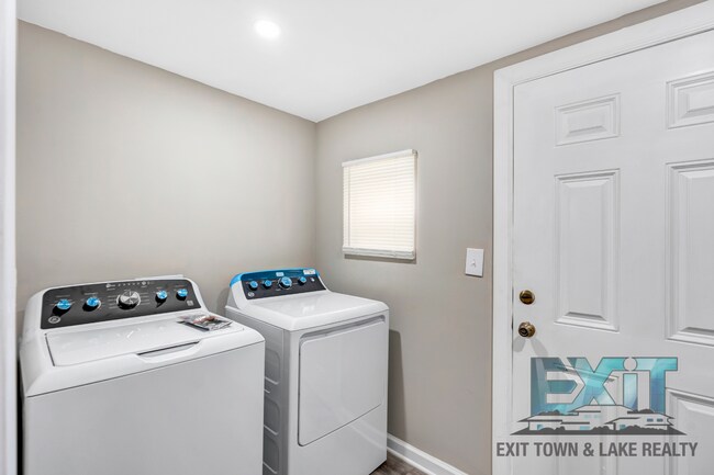 Building Photo - 3 bedroom, 1 bathroom home located in Lawrenceville, VA