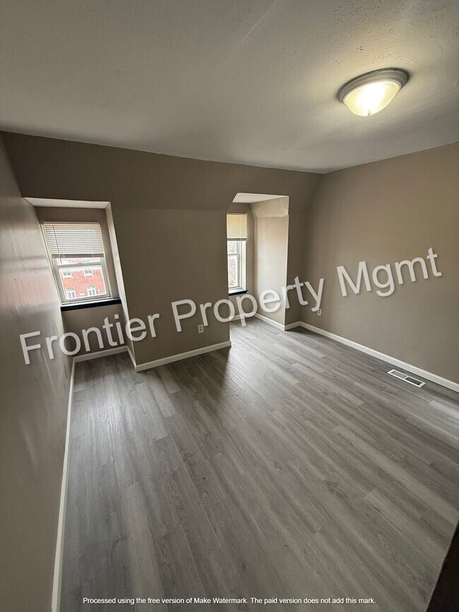 Building Photo - 1717 S Tucker Blvd