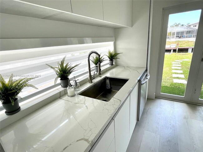 Building Photo - 2424 Tortugas Ln