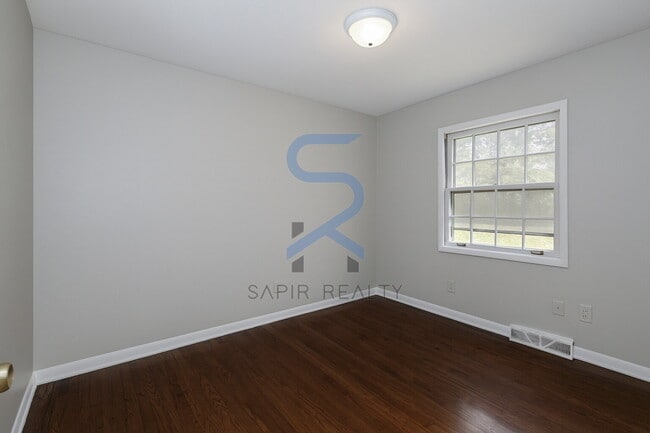 Building Photo - Move in before December 15th and get $100 OFF your rent for the first 3 months — PLUS a $250 Amaz...