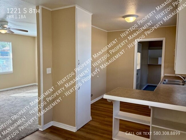 Building Photo - 1221 S 8th-