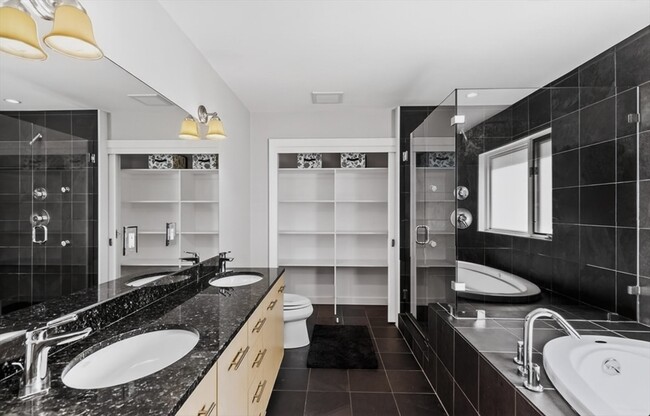 Building Photo - 15 Suban Pl