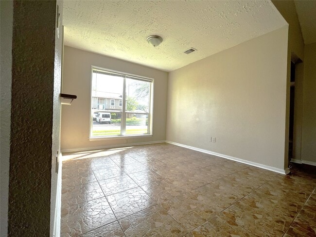 Building Photo - 339 El Toro Ln