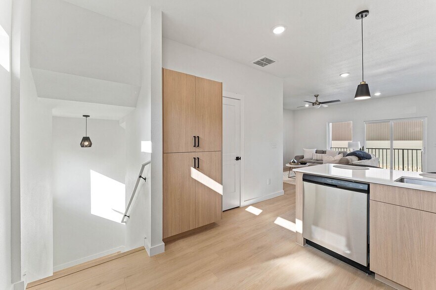 Building Photo - 1452 Hendon St