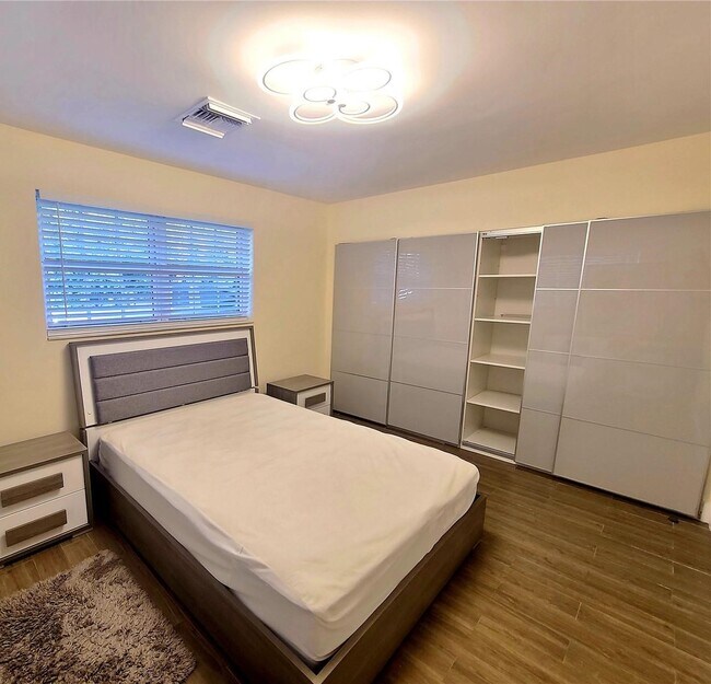 Building Photo - 1320 Arthur St