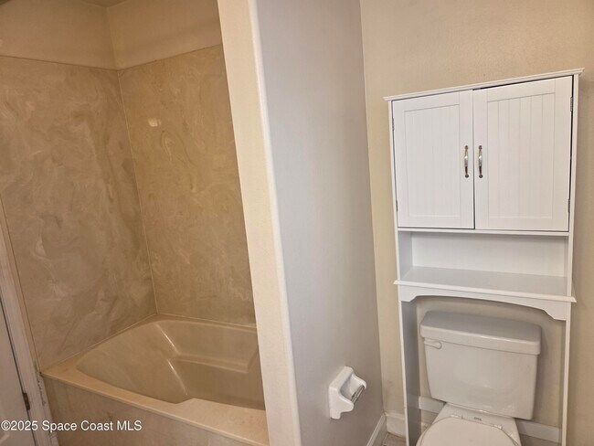 Building Photo - 5220 Somerville Dr
