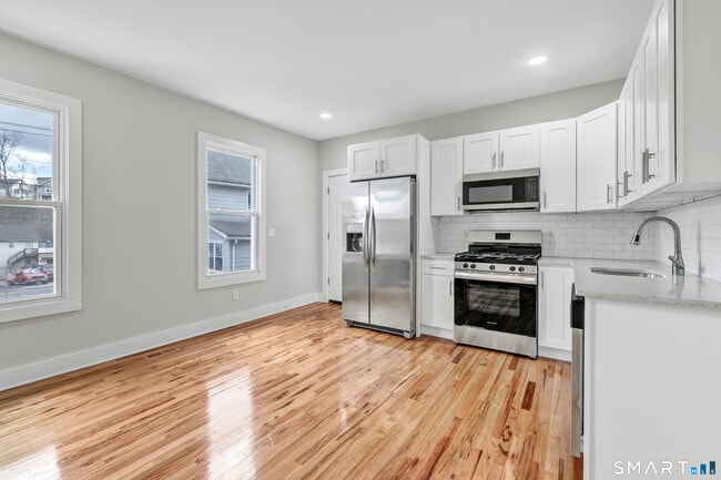 Building Photo - 10-12-12 Perry Hill Rd