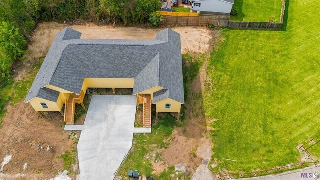 Building Photo - 1406 Bonvillain St