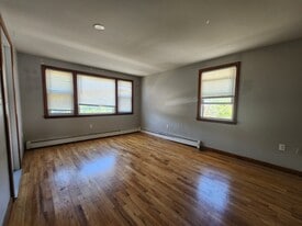 Building Photo - 127 Warner St