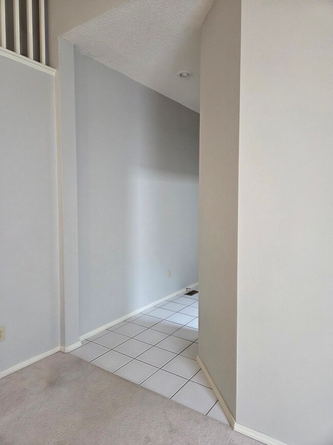 Entry - 2120 S Azalea Ln