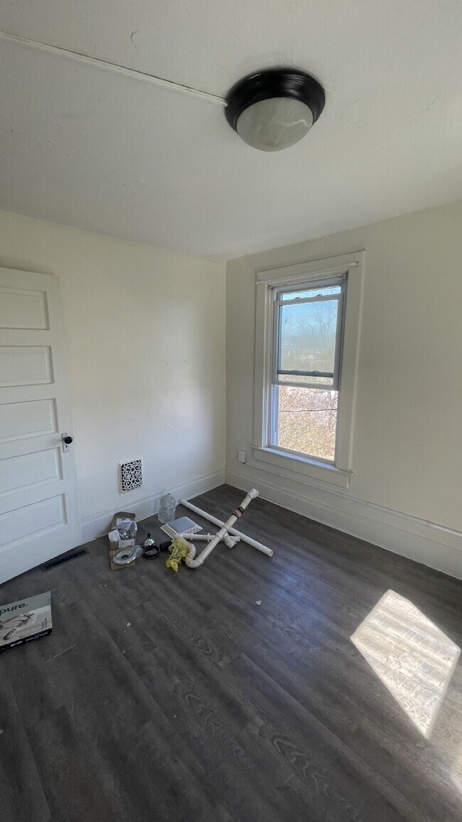 Building Photo - Discover Potential: Prime Location for Your Next Venture at 410-412 Parker Avenue, Scottdale!