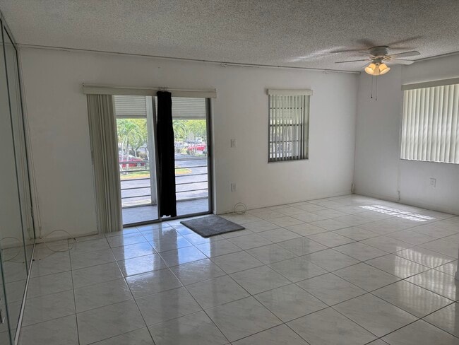 Building Photo - 4990 E Sabal Palm Blvd