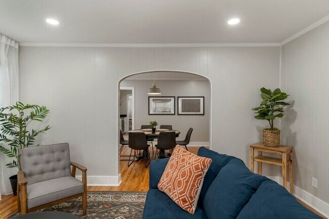 Building Photo - Enchanting Home @TU & Cherry Street