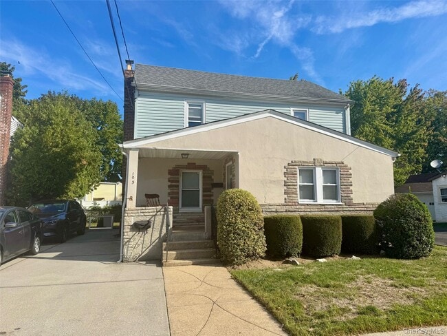 Primary Photo - 105 Burtis St