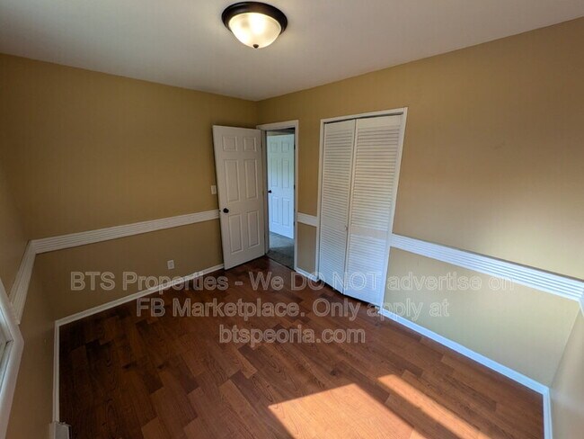 Building Photo - 5926 N Tampico Dr