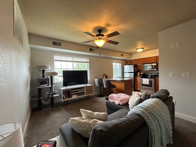 Building Photo - $1,100 | 1 Bedroom, 1 Bathroom Condo | No ...