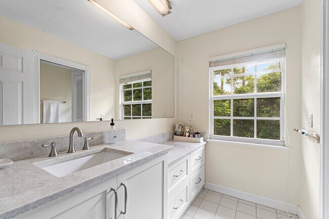 Building Photo - 12101 Tumbleweed Ct