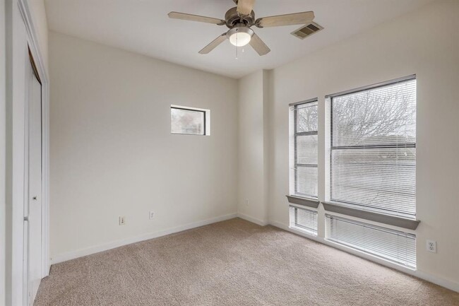 Building Photo - 6000 S Congress Ave