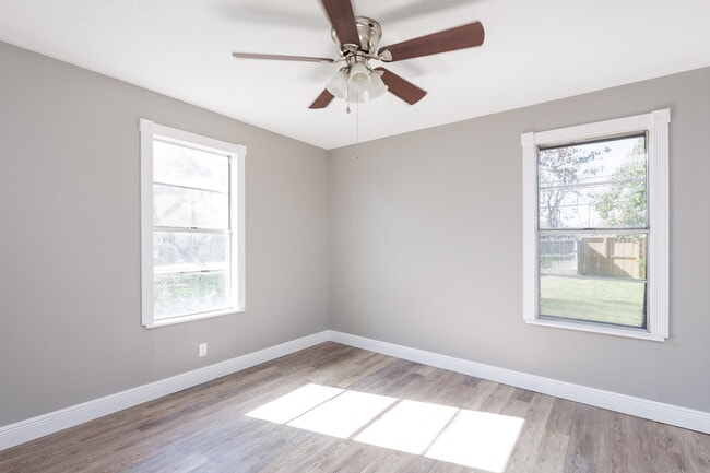 Building Photo - 1025 Whitaker Dr