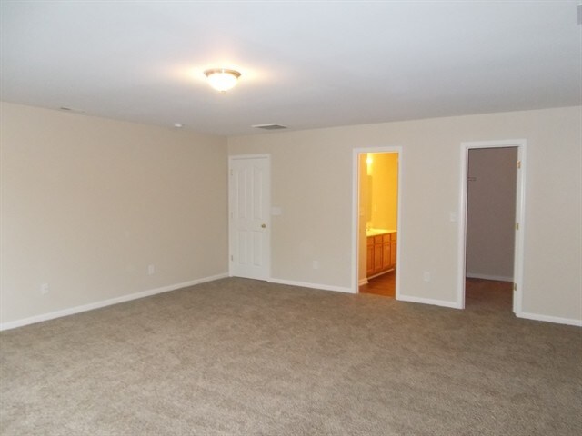 Building Photo - 2101 Trace Creek Dr