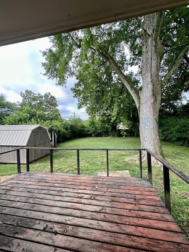Building Photo - Renovated! Pre-Leasing for Fall 2026 3bd/2ba