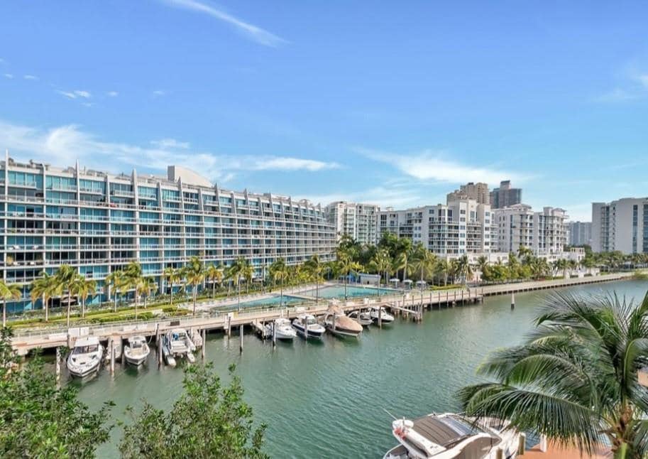 Building Photo - 3001 NE 185th St