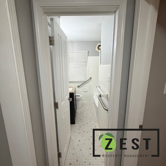 Building Photo - Gorgeous 3 BED 1.5 BATH - $1800 OPEN HOUSE 5/4 3-3:30PM