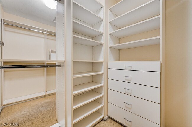 Building Photo - 2544 Kinnard Ave