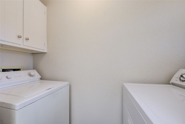 Building Photo - 14515 Wunderlich Dr