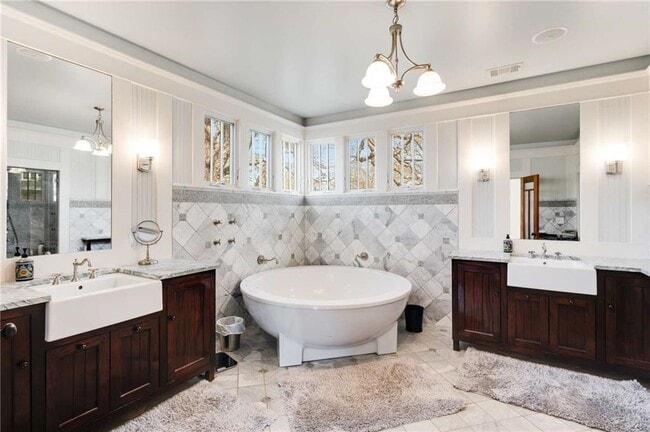 Building Photo - 349 9th St NE