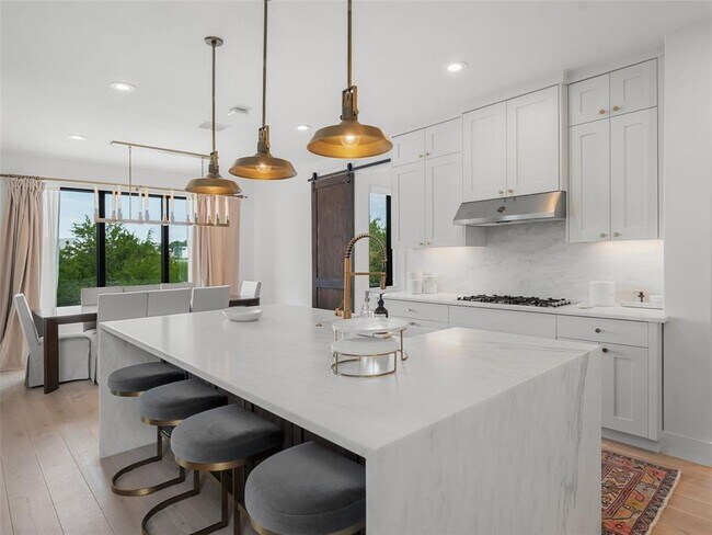 Building Photo - 505 Mission Bell Cv