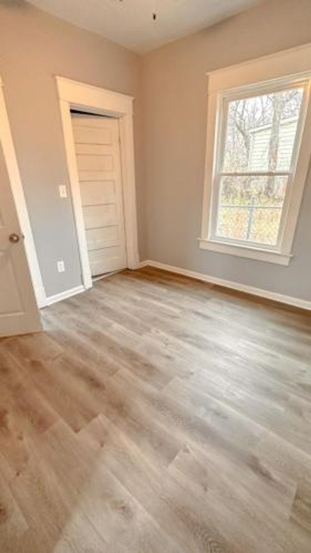 Building Photo - Spacious 3BR / 2BA Home – Private Upstairs Living Area & Fenced Backyard