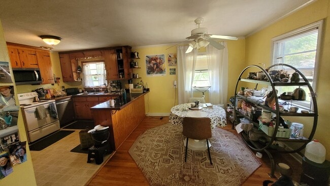 Building Photo - Charming Carrboro Classic | 3-Bedroom Home Steps from Downtown!