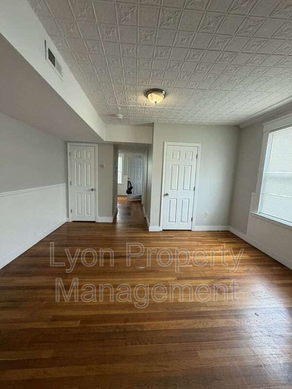Building Photo - 318 Paradis Ave