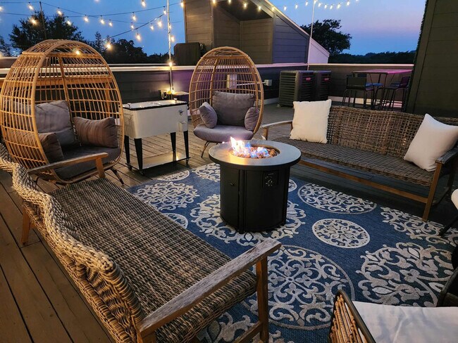 Building Photo - 1112 Harmony Way