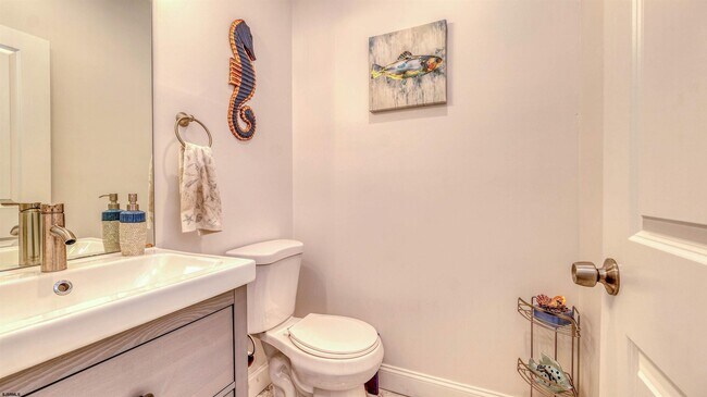 Building Photo - 1A N Victoria Ave